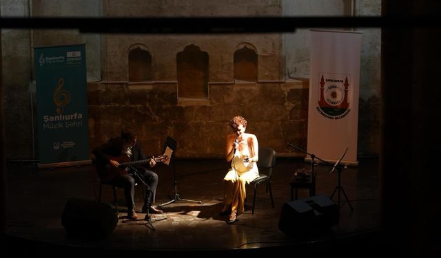 Phoebe Violet, Şanlıurfa'da konser verdi