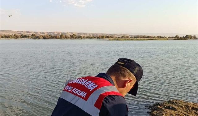 Batman Çayı'ndan 250 metre hayalet ağ çıkarıldı