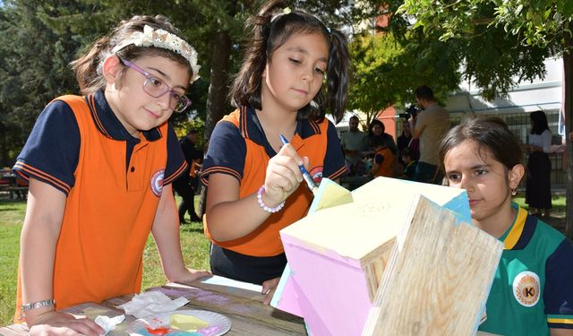 Batman'da ilkokul öğrencileri kuş yuvası boyadı