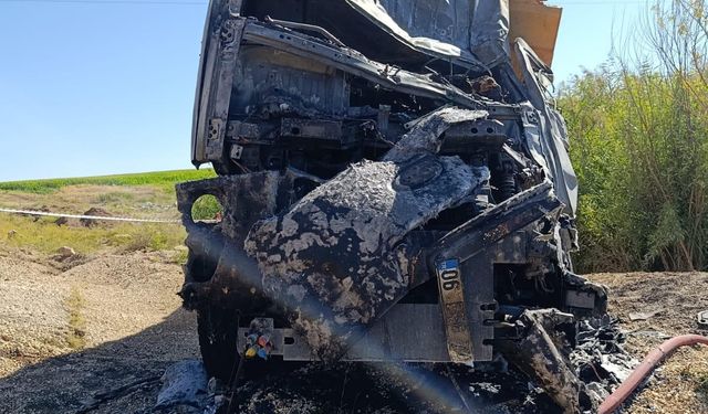 Diyarbakır'da şarampole devrilen kamyonun sürücüsü öldü
