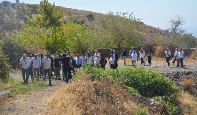 Fransa'da yaşayan Asuriler Şırnak'taki köylerinde ayin yaptı