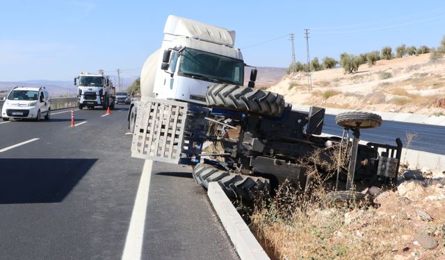 Beton mikseri ile traktörün çarpıştı 1 yaralı