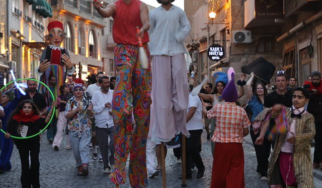 Mardin'de 7. Uluslararası Uçan Halı Çocuk Festivali başladı