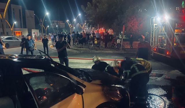 Mardin'de otomobilde çıkan yangın söndürüldü