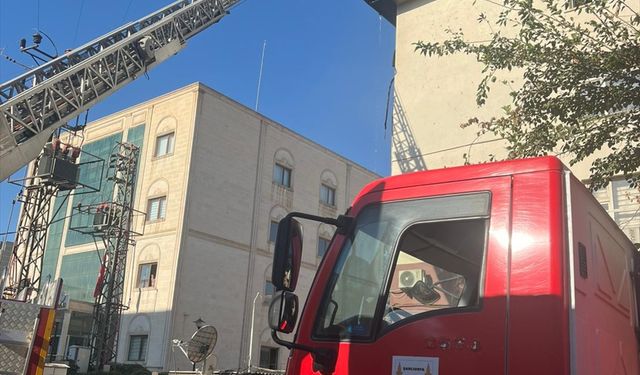 Şanlıurfa'da Hükümet Konağı'nda çıkan yangın söndürüldü