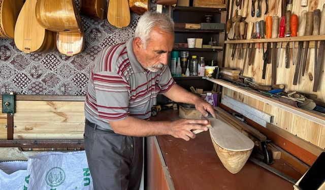 Saz ustası, Adıyaman’da sanatını yeniden icra ediyor