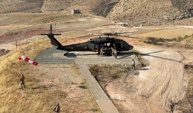Siirt'te askeri helikopter yaralı işçi için havalandı