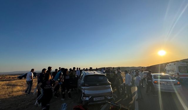 Şırnak'ta çarpışan iki otomobildeki 4 kişi yaralandı