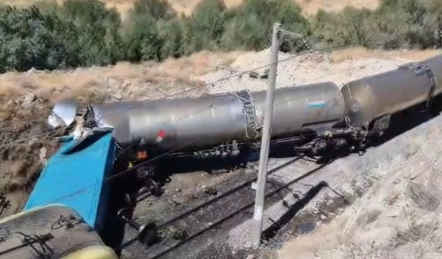 Malatya’da Yük Treni Devrildi: 1 Yaralı
