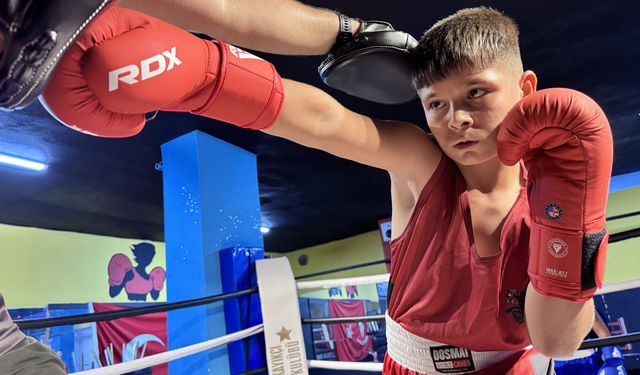 Muhammed, ilk şampiyonasından altın madalyayla döndü