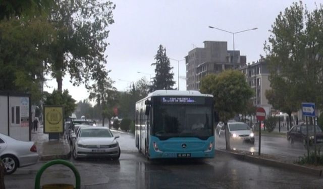 Adıyaman'a Yağmurun Ardından Yollar Göle Döndü