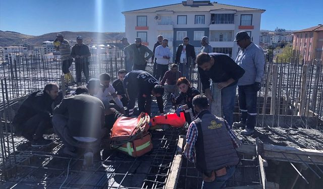 Adıyaman'da beton pompasının altında kalan işçi ağır yaralandı