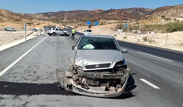 Besni'de Trafik Kazası: 5 Yaralı