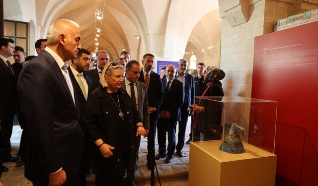 Bakan Ersoy, Mardin Kültür Yolu Festivali sergilerini gezdi