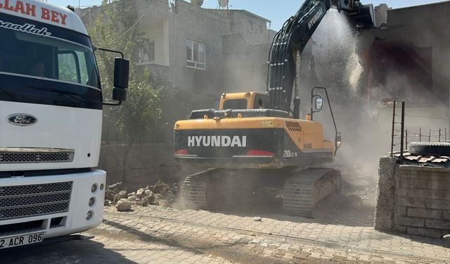 Batman'da 11 ayda 125 riskli yapının yıkımı gerçekleştirildi