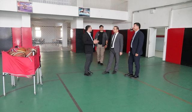 Cizre Kaymakamı Baycar'dan okul ziyareti