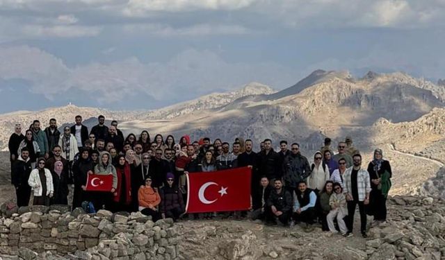 Cudi Dağı'nda 'Cumhuriyet Yürüyüşü' düzenlendi