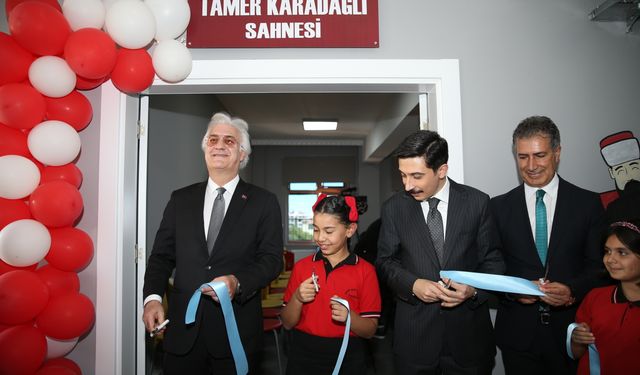 Tamer Karadağlı, isminin verildiği sahneyi açtı
