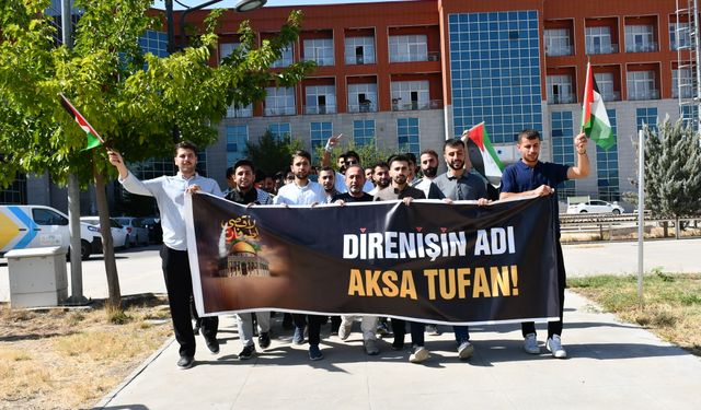 Öğrenciler  İsrail'in Gazze’yi saldırılarını protesto etti