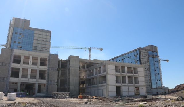 Diyarbakır Şehir Hastanesinde incelemelerde bulunuldu