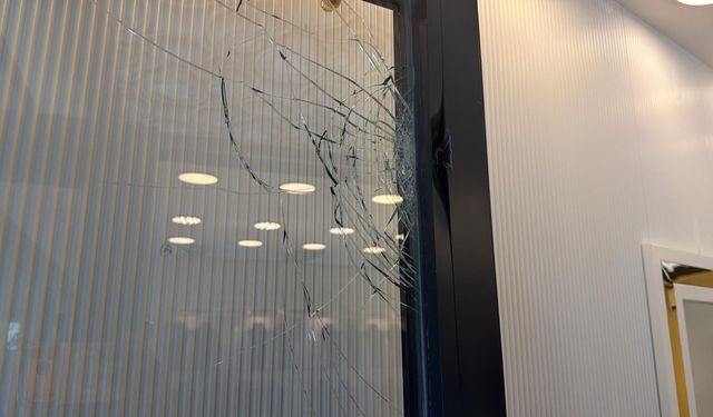 Diyarbakır'da dükkanlara silahlı saldırı kamerada