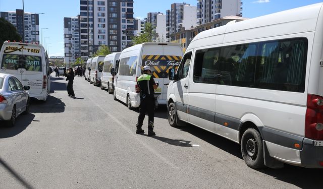 Diyarbakır'da okul çevrelerinde huzur uygulaması yapıldı