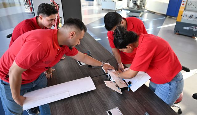 Gaziantepli öğrencilerin İHA'sına TEKNOFEST'te çifte ödül