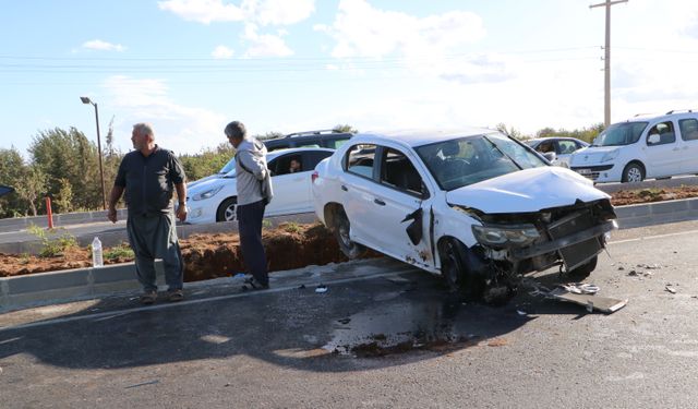 Kilis'te devrilen otomobildeki 2 kişi yaralandı