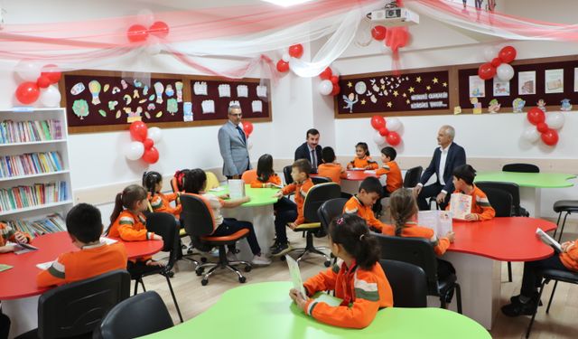 Kilis'te ilkokula kurulan kütüphane açıldı