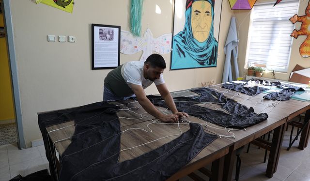 Mardin semalarında 'Free Gazze' yazılı uçurtma süzüldü