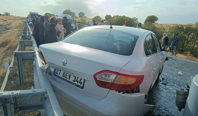 2 Otomobilin çarpıştığı kazada 4 kişi yaralandı