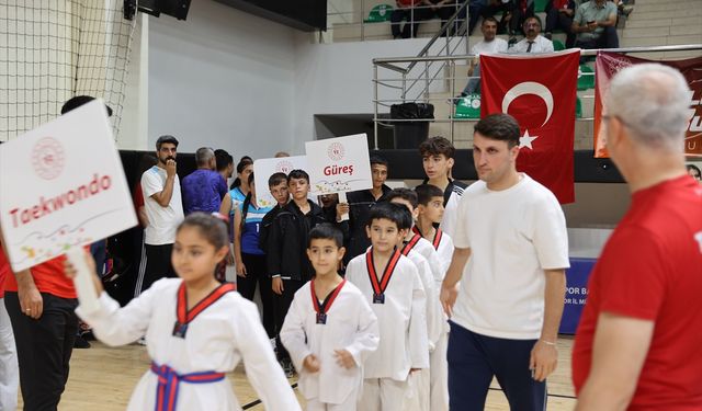 Mardin'de okul spor kulüplerine nakdi yardım yapıldı