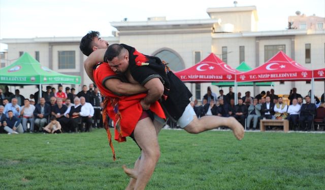 Nizip'te Aşırtmalı Aba Güreşleri düzenlendi