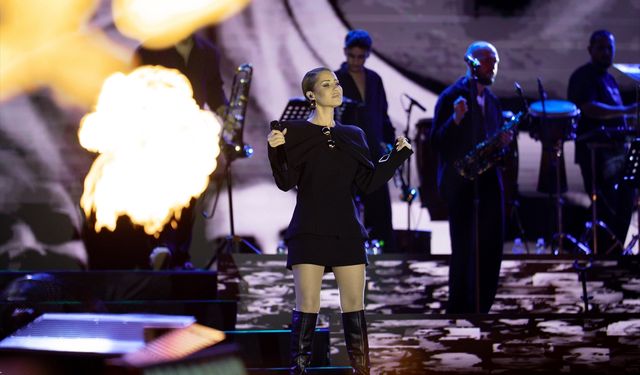 Derya Uluğ Mardin Kültür Yolu Festivali'nde konser verdi