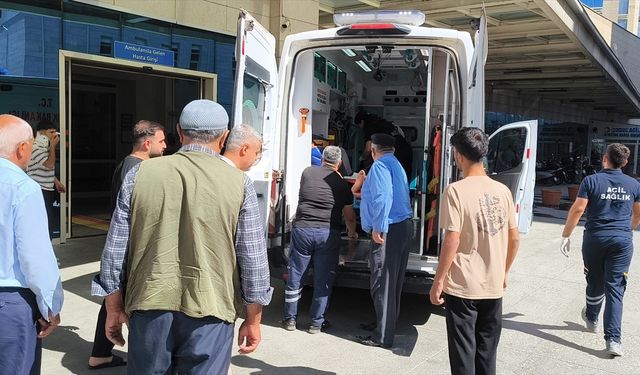 Siirt'te zincirleme trafik kazasında 3 öğretmen yaralandı