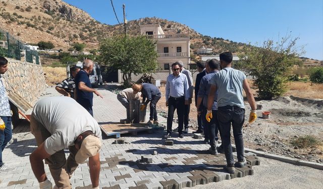 Kaymakam Partal, parke taşı çalışmasını inceledi