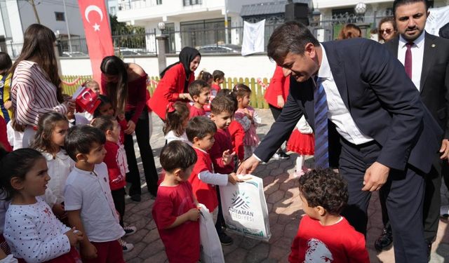 Tutdere, Çocukların 29 Ekim Heyecanına Ortak Oldu