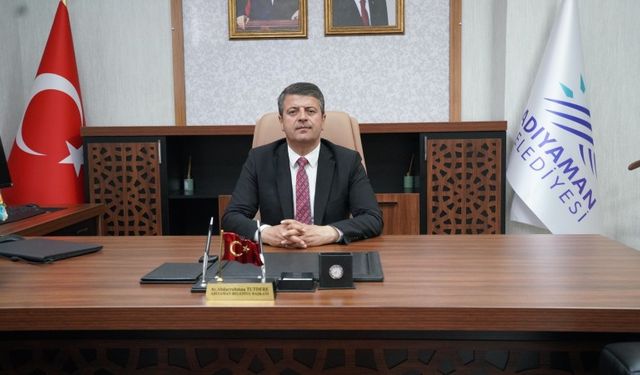 Tutdere; “Cumhuriyet küllerinden doğmanın simgesidir.”