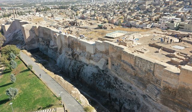 5. yüzyıla ait yazıtlı mozaik gün yüzüne çıkarıldı