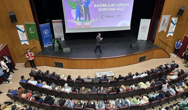 Yeşilay Genel Başkanı Dinç, Adıyaman'da konferansa katıldı
