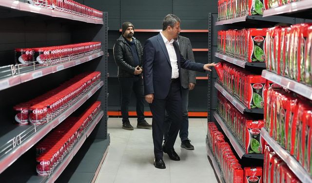 Tutdere, Yenilenen Sosyal Market'te İncelemelerde Bulundu