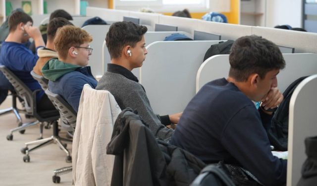 Adıyaman’daki Yaşayan Kütüphane Yoğun İlgi Görüyor