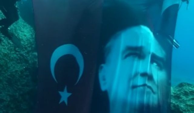 Dalışseverlerden Su Altında Anlamlı Atatürk Anması