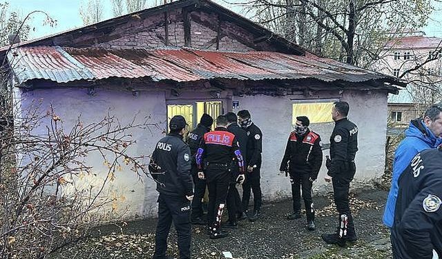 Evlerinde darp edilen 3 kişi yaralandı