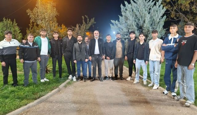 Başkan Akyol, Kahta'da gençlerle bir araya geldi