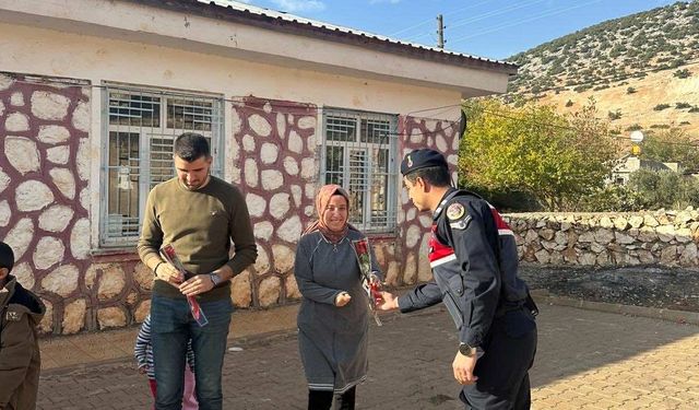 Besni'de Jandarmadan Öğretmenlere Anlamlı Ziyaret