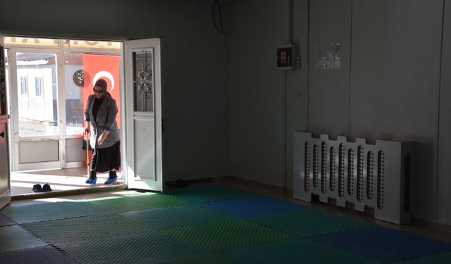 Çiğdem öğretmen herşeye rağmen Şırnak'tan kopmadı