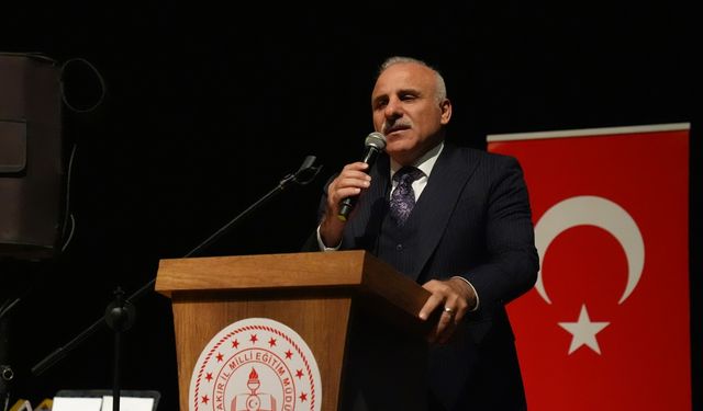 Diyarbakır Valisi Zorluoğlu, Öğretmen Günü kutlamasında hayatını değiştiren öğretmenini anlattı