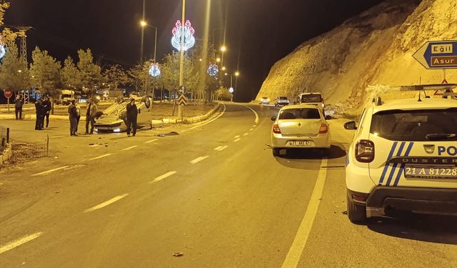 İki otomobilin çarpıştığı kazada 2 kişi yaralandı