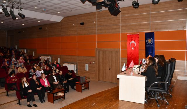 Diyarbakır’da kadına şiddet ve cınayet paneli yapıldı